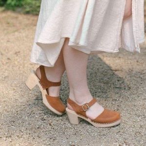 Lotta From Stockholm Highwood Brown Clogs in Oiled Nubuck